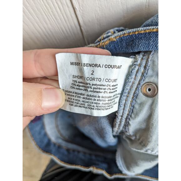 Gloria Vanderbilt Women's Blue Mid Rise Button Closer Straight Leg Jeans Size 2 - Picture 4 of 5